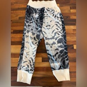 NWT Lululemon Abstract Tie Dye Joggers Ribbed Waist Size 6 Lounge Pants